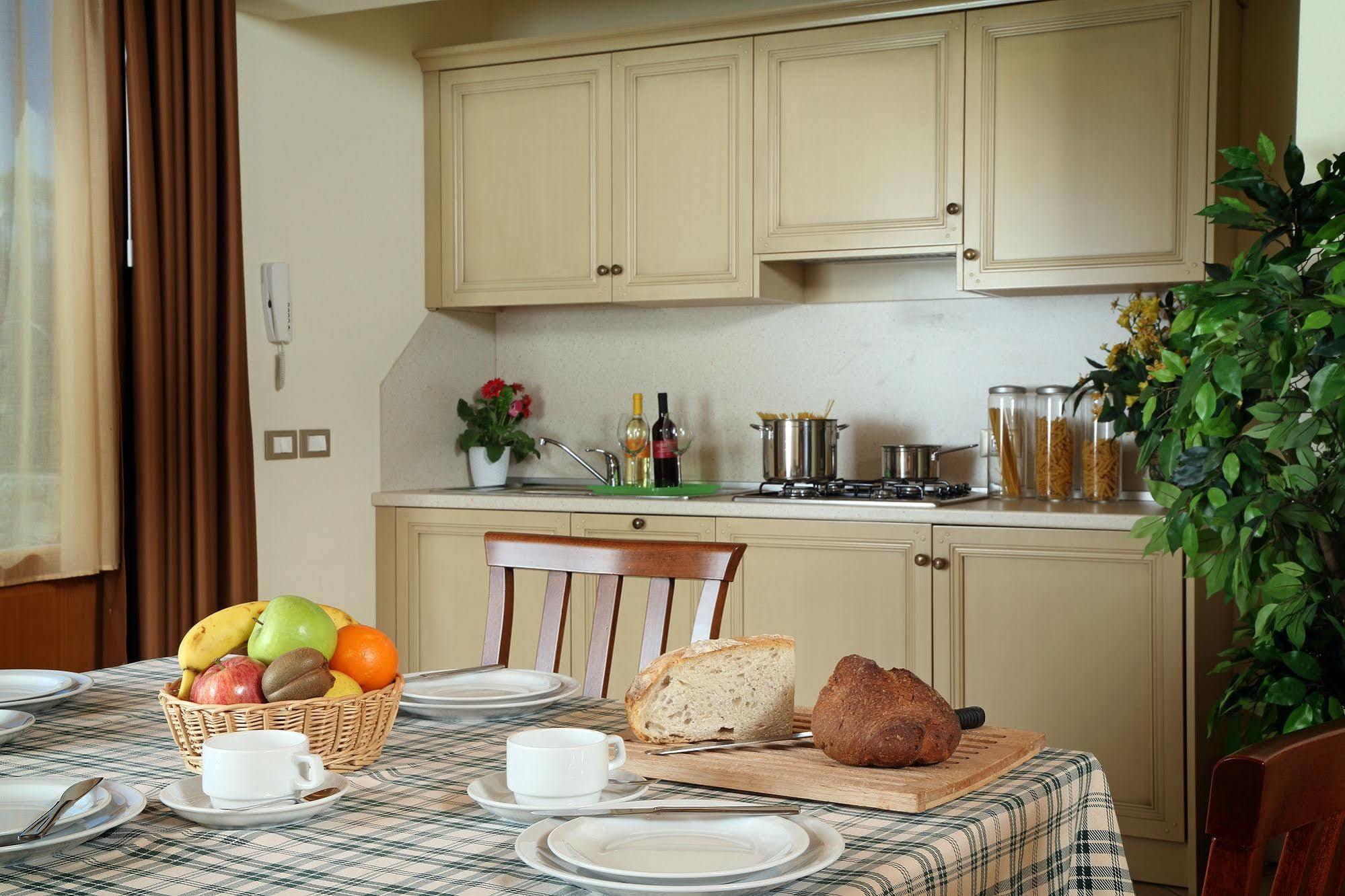 Residence Borgo Mondragon Lazise Ngoại thất bức ảnh