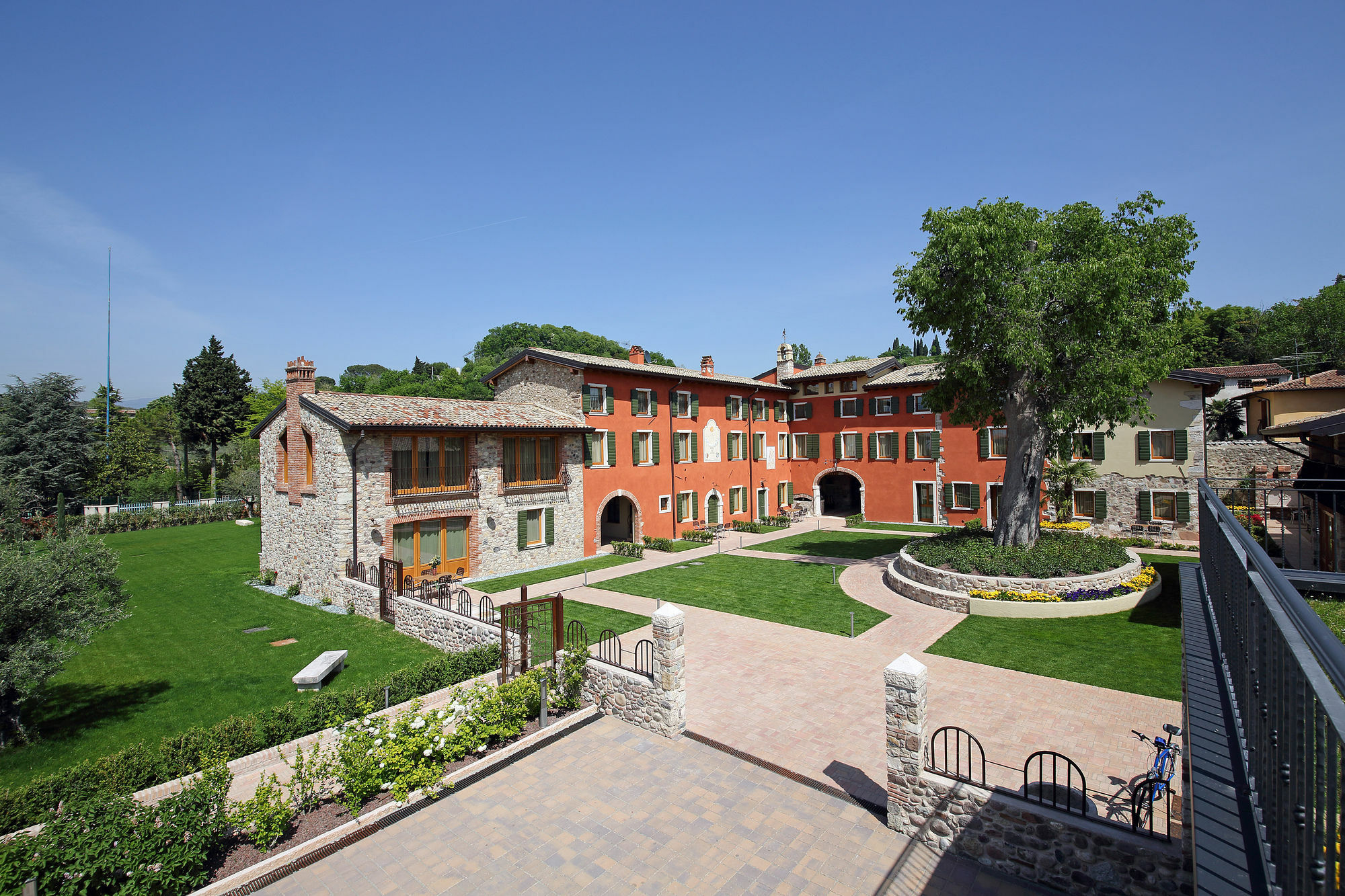 Residence Borgo Mondragon Lazise Ngoại thất bức ảnh